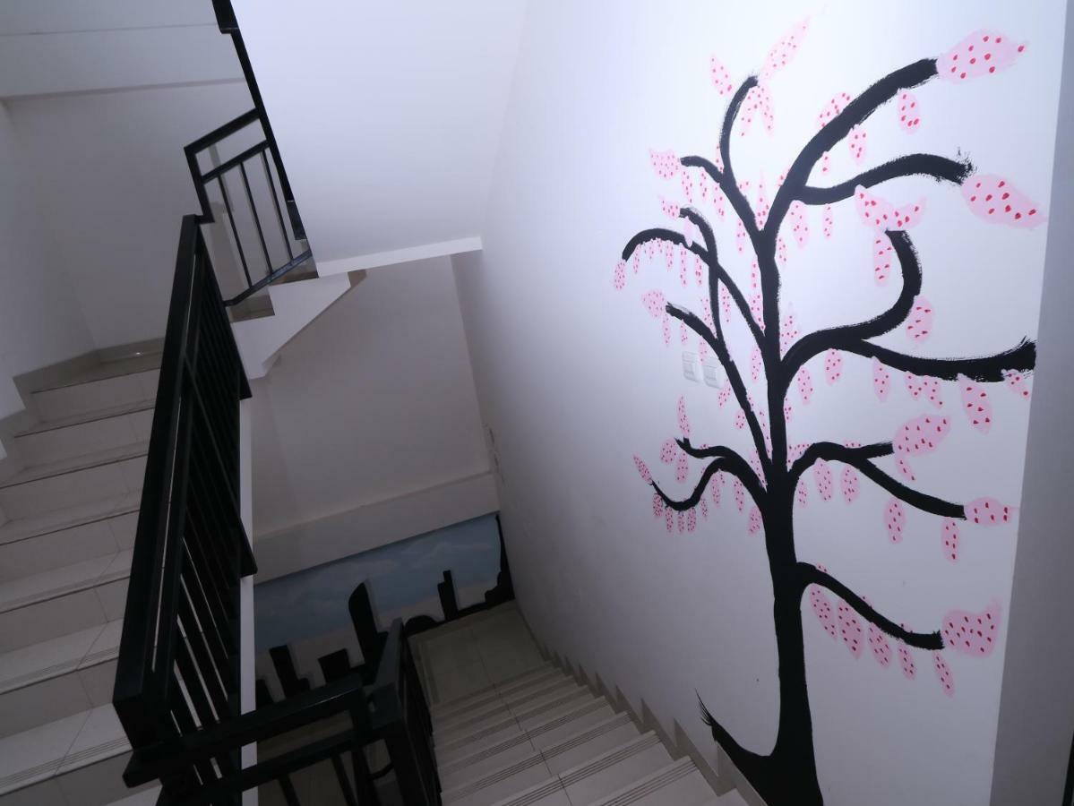 Отель Kamar Keluarga Tanah Abang Джакарта Экстерьер фото