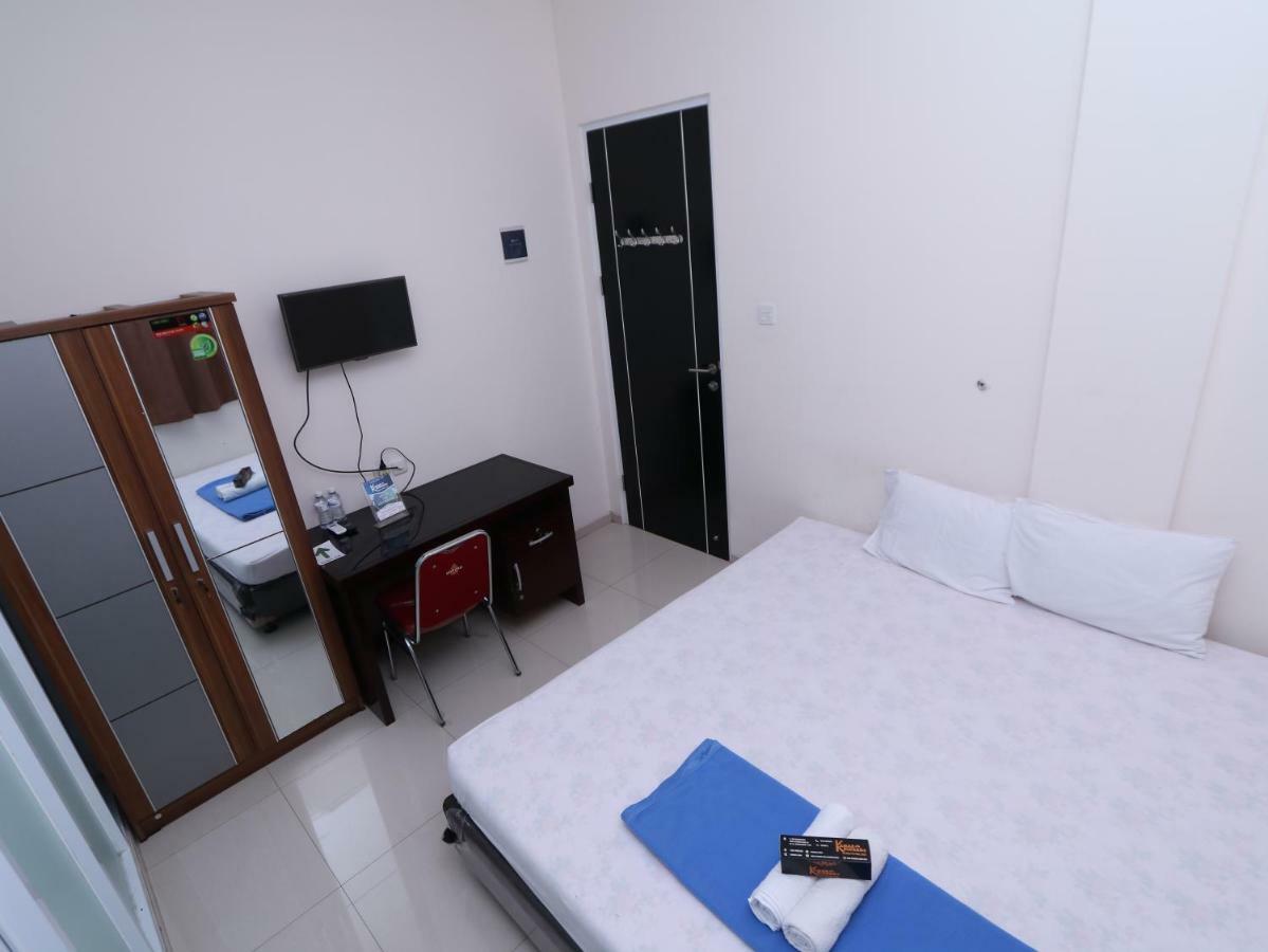 Отель Kamar Keluarga Tanah Abang Джакарта Экстерьер фото