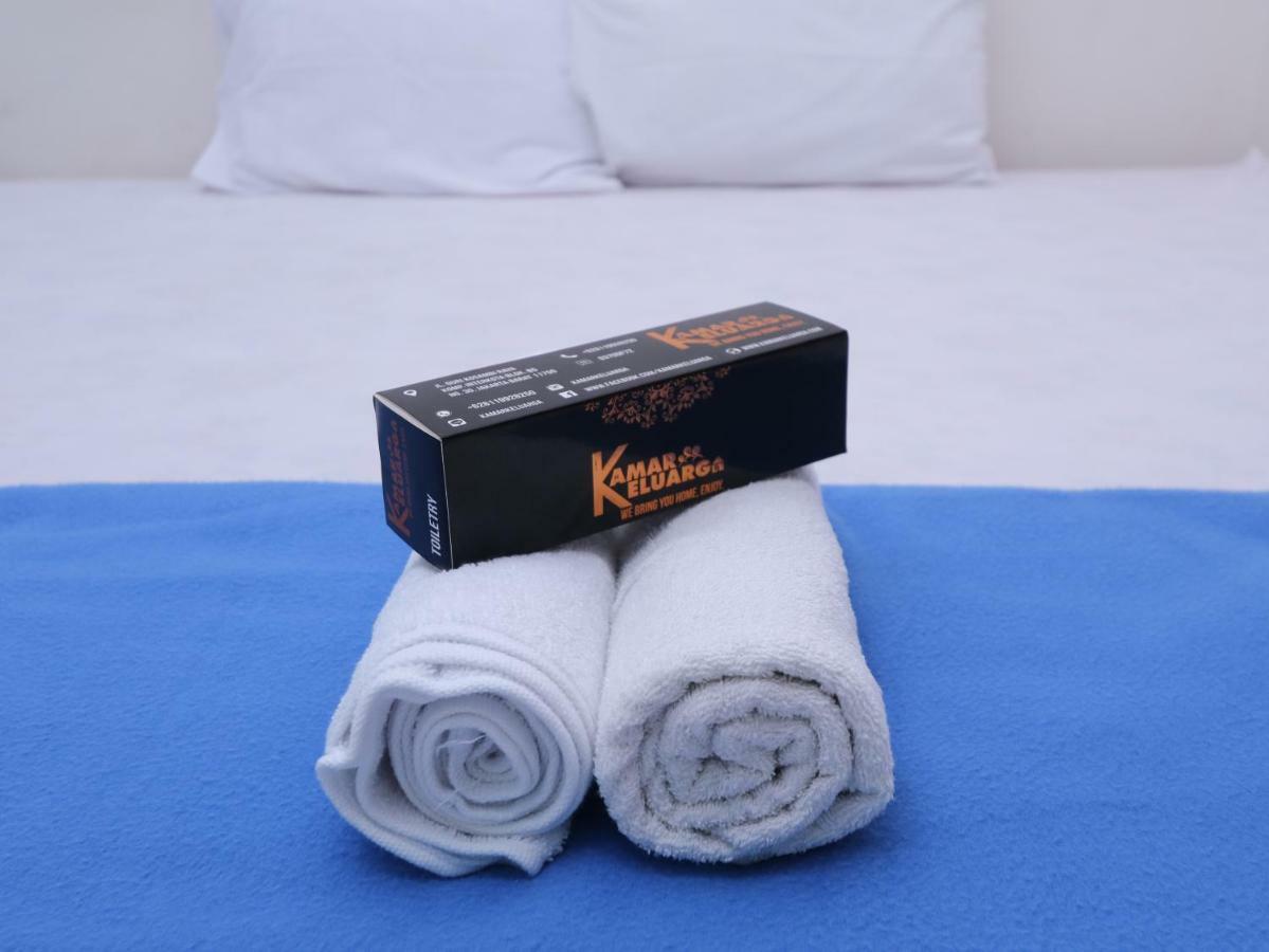 Отель Kamar Keluarga Tanah Abang Джакарта Экстерьер фото