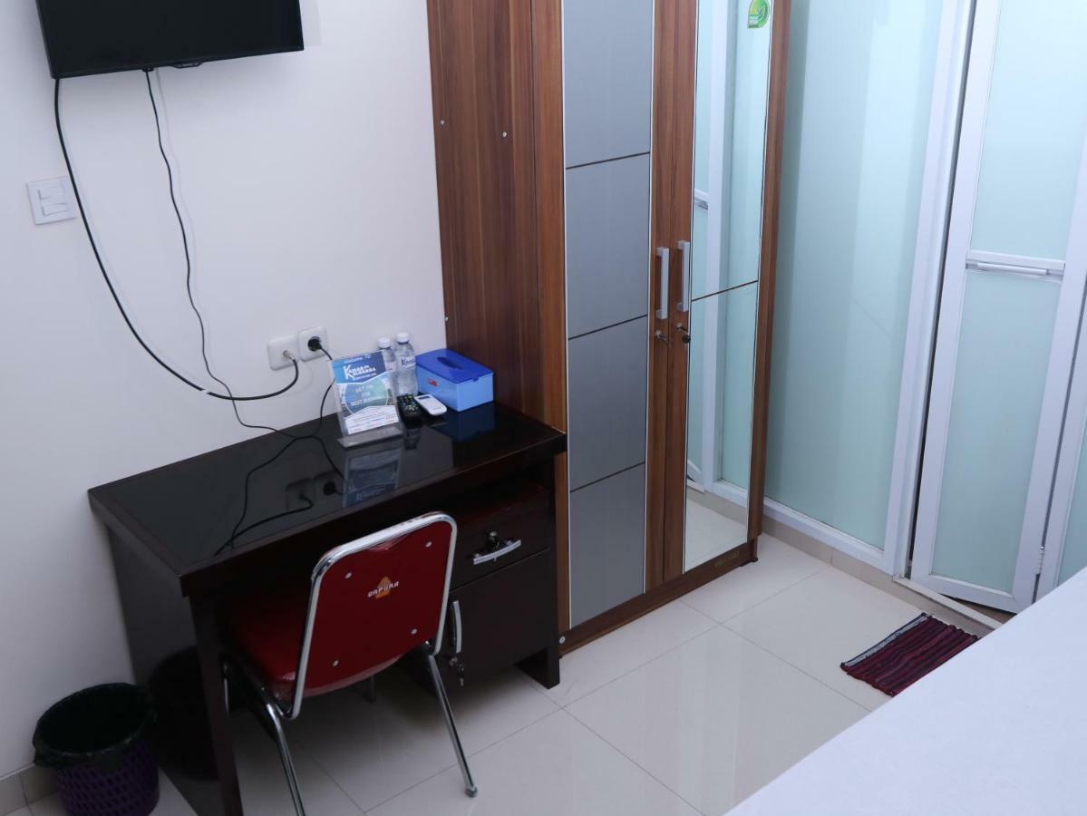 Отель Kamar Keluarga Tanah Abang Джакарта Экстерьер фото