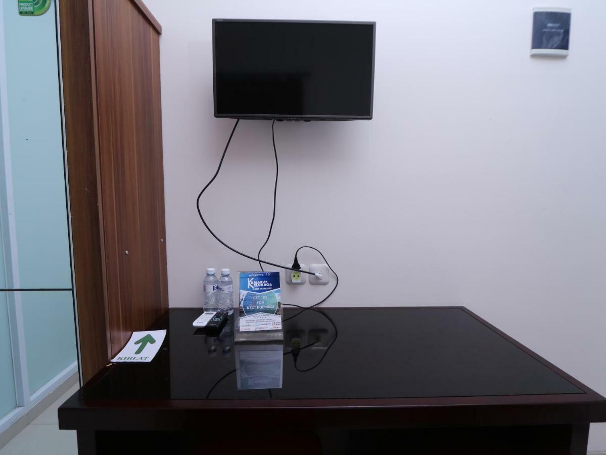 Отель Kamar Keluarga Tanah Abang Джакарта Экстерьер фото