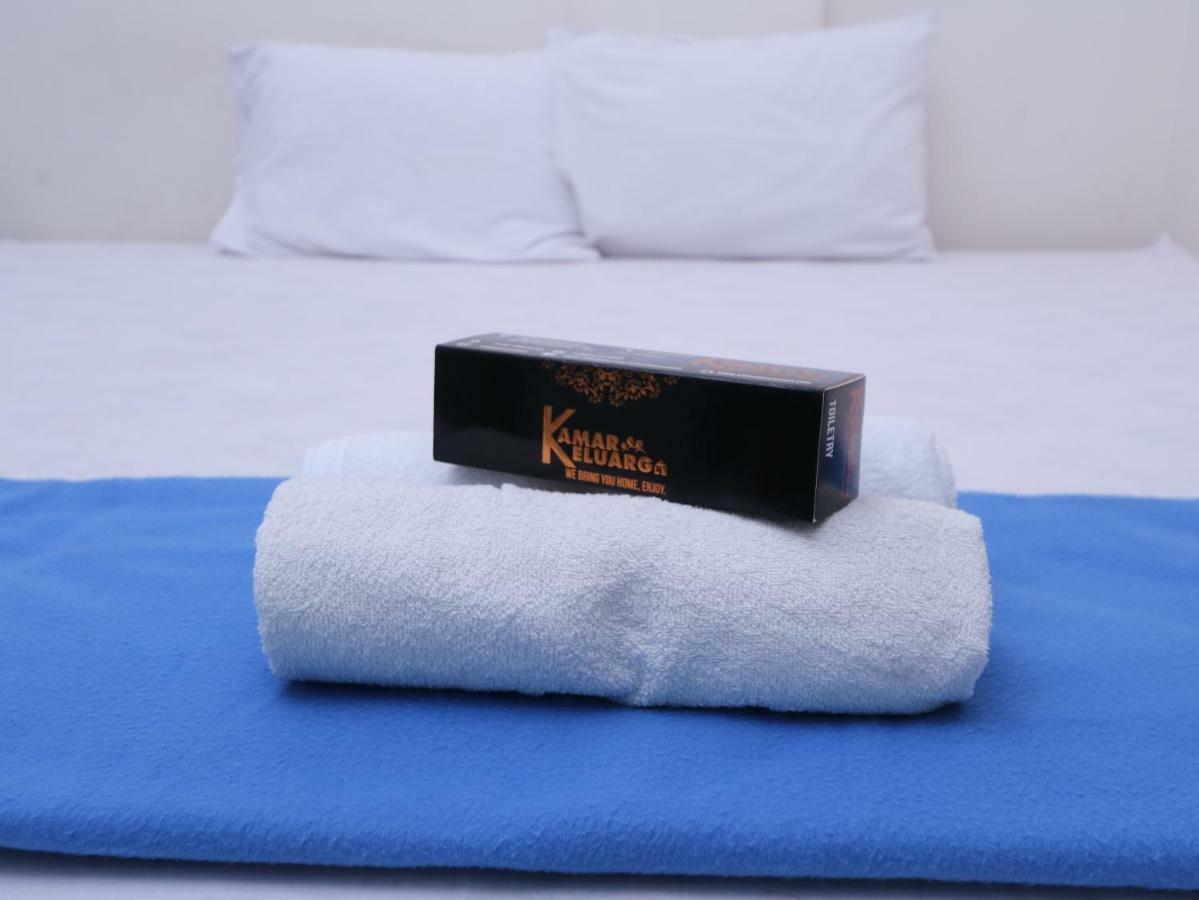 Отель Kamar Keluarga Tanah Abang Джакарта Экстерьер фото