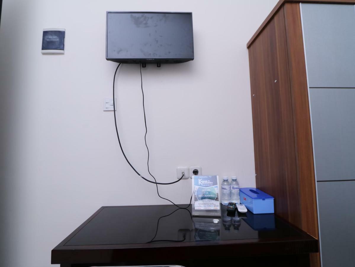 Отель Kamar Keluarga Tanah Abang Джакарта Экстерьер фото