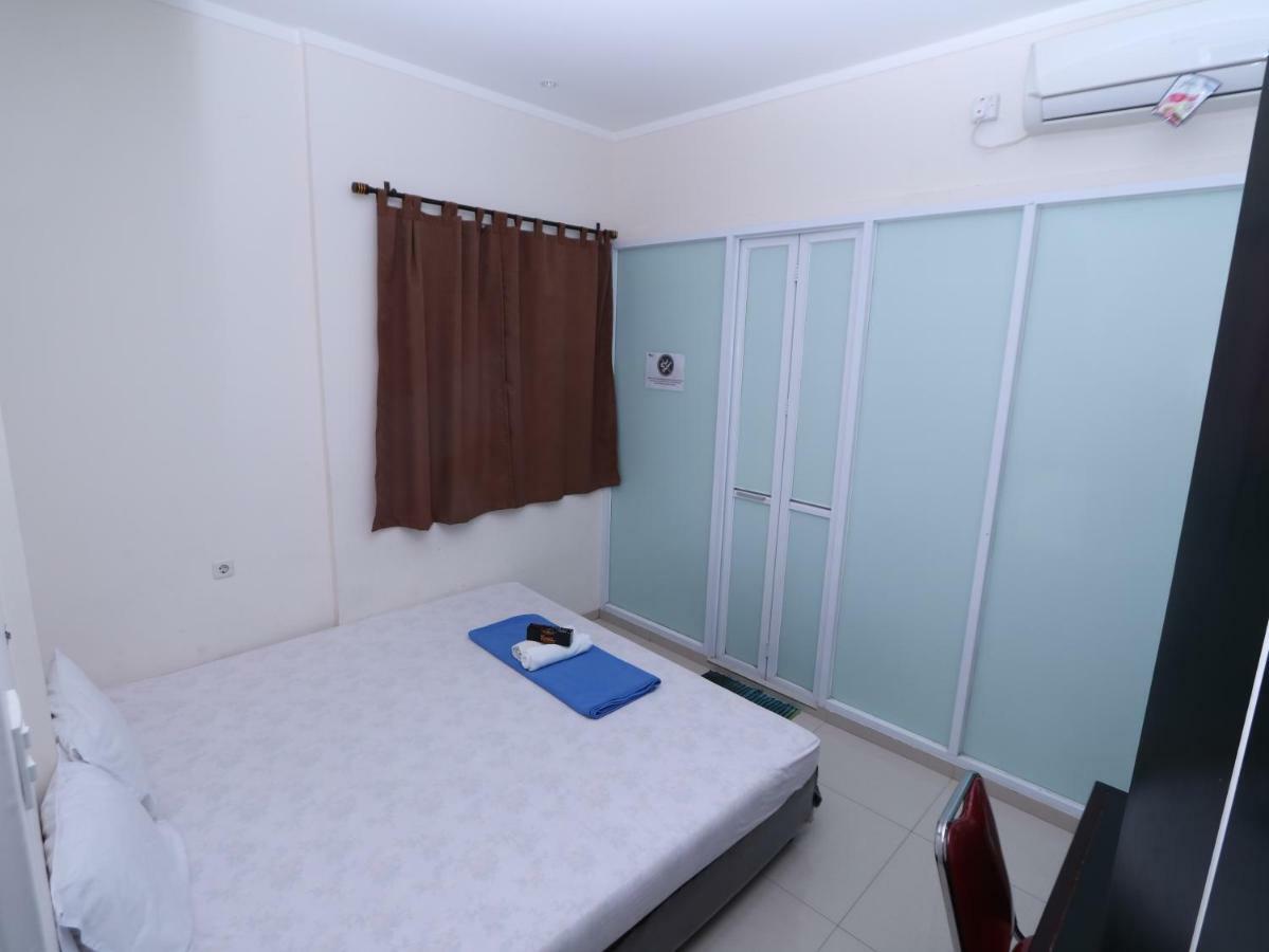 Отель Kamar Keluarga Tanah Abang Джакарта Экстерьер фото